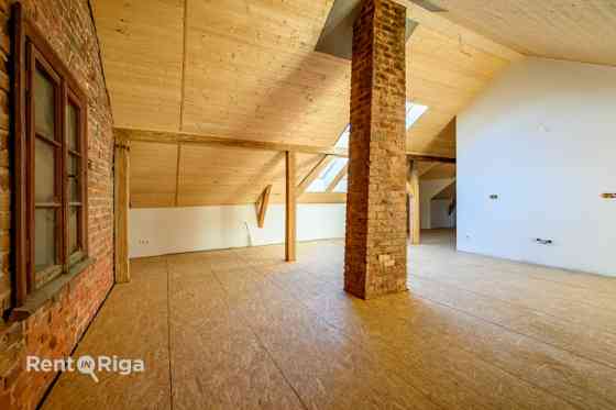 В продаже просторная мансардная квартира в самом сердце Старой Лиепаи с Лиепая