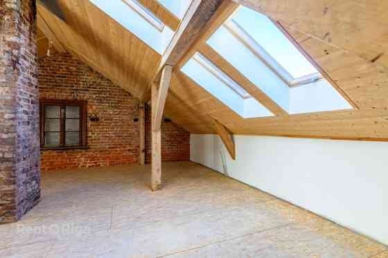 В продаже просторная мансардная квартира в самом сердце Старой Лиепаи с Лиепая