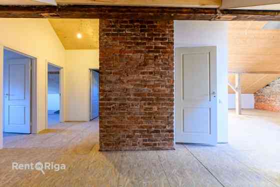 В продаже просторная мансардная квартира в самом сердце Старой Лиепаи с Лиепая