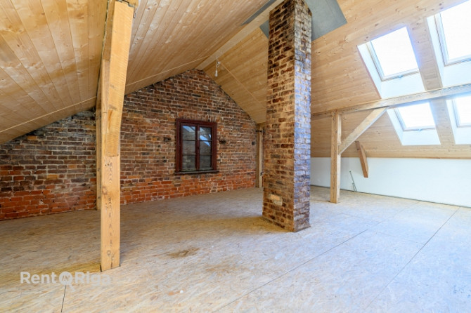 В продаже просторная мансардная квартира в самом сердце Старой Лиепаи с Лиепая - изображение 7