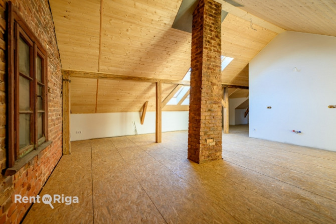 В продаже просторная мансардная квартира в самом сердце Старой Лиепаи с Лиепая - изображение 6