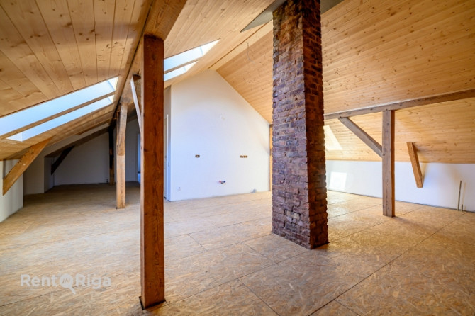 В продаже просторная мансардная квартира в самом сердце Старой Лиепаи с Лиепая - изображение 8