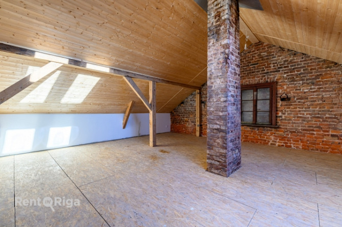 В продаже просторная мансардная квартира в самом сердце Старой Лиепаи с Лиепая - изображение 3