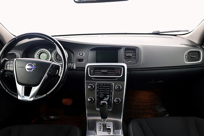 Volvo V60 Momentum AWD 4x4 ATM 2.4 D5 151kW Tallina - foto 5