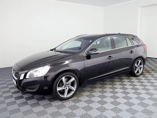Volvo V60 Momentum AWD 4x4 ATM 2.4 D5 151kW Tallina - foto 2