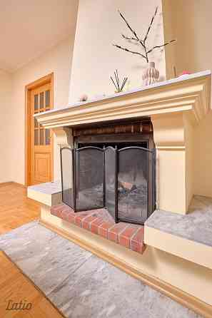 Pārdošanā 4-istabu dzīvoklis Dārzciemā, Kupravas ielā 1994.gada celtā specprojekta mājā. Šis dzīvokl Рига