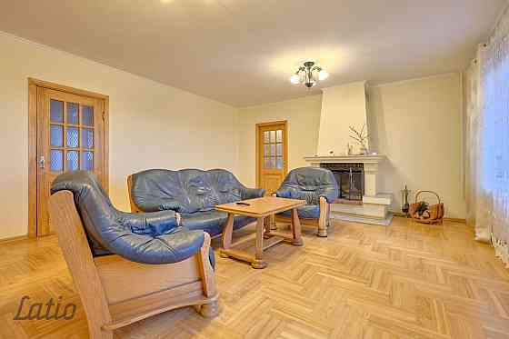 Pārdošanā 4-istabu dzīvoklis Dārzciemā, Kupravas ielā 1994.gada celtā specprojekta mājā. Šis dzīvokl Рига