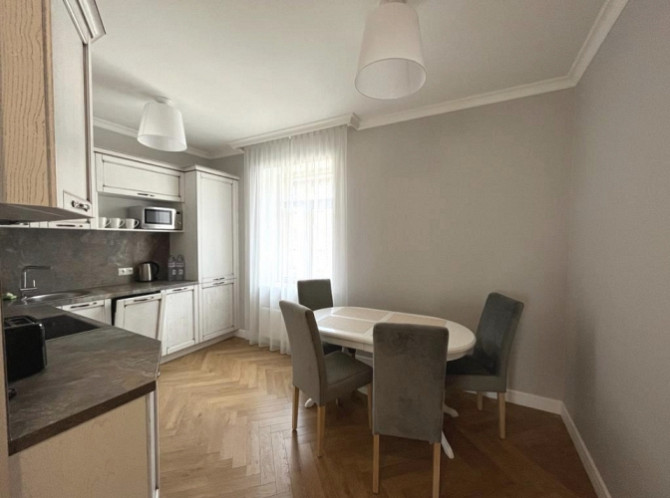 Piedāvājam ekskluzīvus 2-istabu apartamentus Rīgas centrā, jaunā rekonstruētā projektā Rīga - foto 6