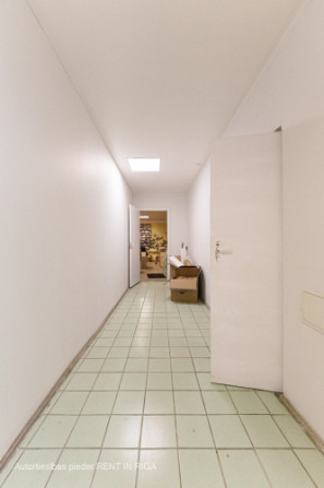 Biroja vai veikala telpas izdevīgā lokācijā.  Foto informatīvs, piedāvājam blakus telpas šajā pat te Рига - изображение 7