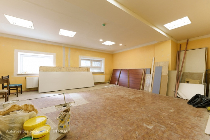Biroja vai veikala telpas izdevīgā lokācijā.  Foto informatīvs, piedāvājam blakus telpas šajā pat te Рига - изображение 6