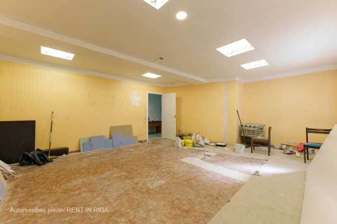 Biroja vai veikala telpas izdevīgā lokācijā.  Foto informatīvs, piedāvājam blakus telpas šajā pat te Рига - изображение 5