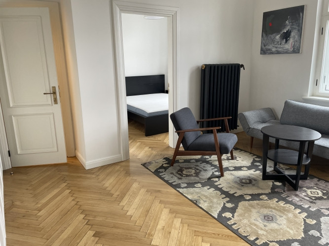 Tiek izīrēts 2 istabu dzīvoklis ar balkonu prestīžajā  Bibliotēkas nama ēkā. Ēka celta Rīga - foto 5