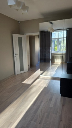 Īrei tiek piedāvāts mājīgs dzīvoklis tuvajā Pārdaugavā, Valguma ielā. Īpašums atrodas Rīga - foto 4