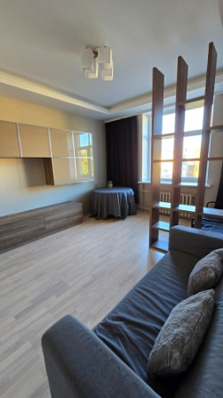 Īrei tiek piedāvāts mājīgs dzīvoklis tuvajā Pārdaugavā, Valguma ielā. Īpašums atrodas Rīga - foto 2