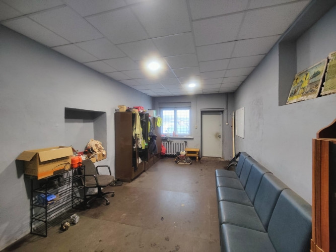 Metal hangar with columns.  Level concrete floor. Inside the hangar there is a 37 sq.m brick buildin Рижский район - изображение 7