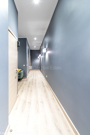 Fasādes māja, renovēta māja, slēgts pagalms, ieeja no ielas, kāpņu telpa pēc kapitālā Rīga - foto 9