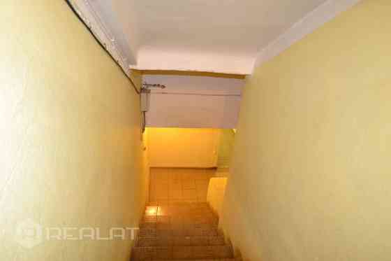 Lieliska un potenciāla vieta veikalam, restorānam vai cita veida komercdarbībai. Ēkai ir divi stāvi  Rīga