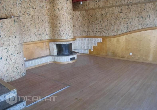 Lieliska un potenciāla vieta veikalam, restorānam vai cita veida komercdarbībai. Ēkai ir divi Rīga - foto 10