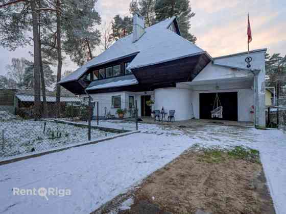 Просторный частный дом в Берги, рядом с озером Югла!   Недвижимость состоит из Rīga