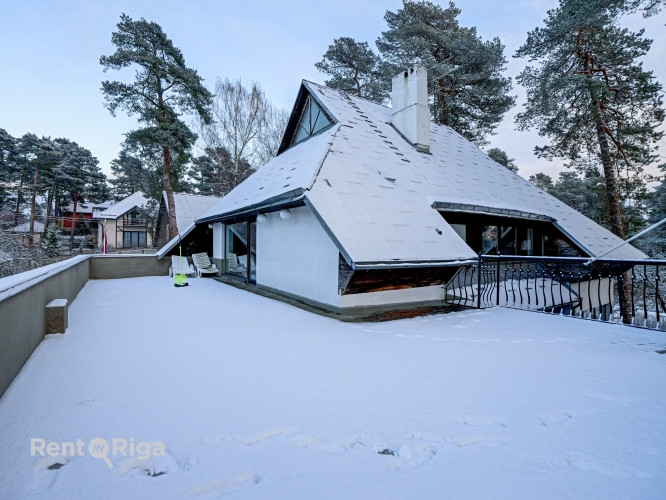 Piedāvājumā plaša privātmāja Berģos, Juglas ezera tuvumā!   Īpašums sastāv no Rīga - foto 2