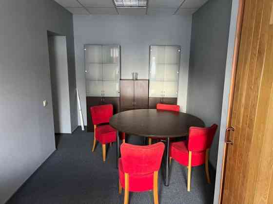 Birojs Ziepniekkalnā pie Vienības gatves.  + 2. stāvs divstāvu ēkā. + Divi kabineti. Wc koplietošana Рига