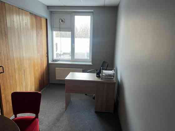 Birojs Ziepniekkalnā pie Vienības gatves.  + 2. stāvs divstāvu ēkā. + Divi kabineti. Wc koplietošana Рига