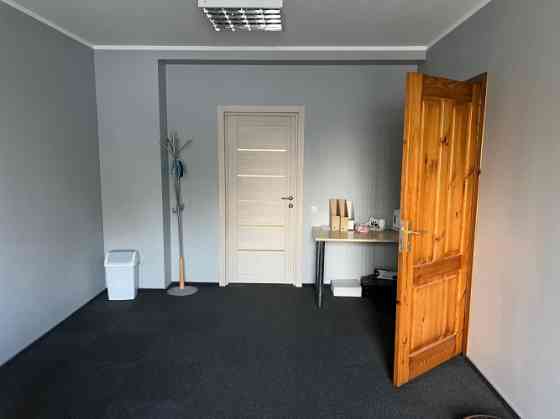 Birojs Ziepniekkalnā pie Vienības gatves.  + 2. stāvs divstāvu ēkā. + Divi kabineti. Wc koplietošana Рига