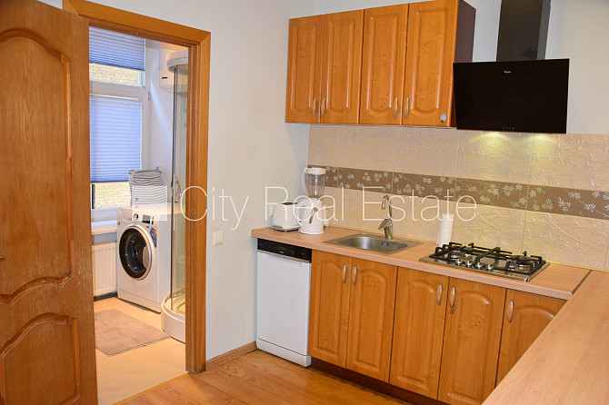 Pagalma māja, vieta automašīnai, ieeja no pagalma, studio tipa, virtuve apvienota ar viesistabu, Rīga - foto 6