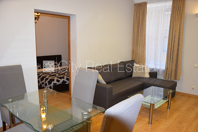 Pagalma māja, vieta automašīnai, ieeja no pagalma, studio tipa, virtuve apvienota ar viesistabu, Rīga - foto 3