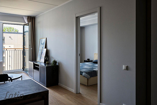 Izīrē pilnībā jaunu, kvalitatīvu 2 istabu dzīvokli projektā Mārpagalmi
Izīrē stilīgu un modernu 2ist Рига - изображение 2