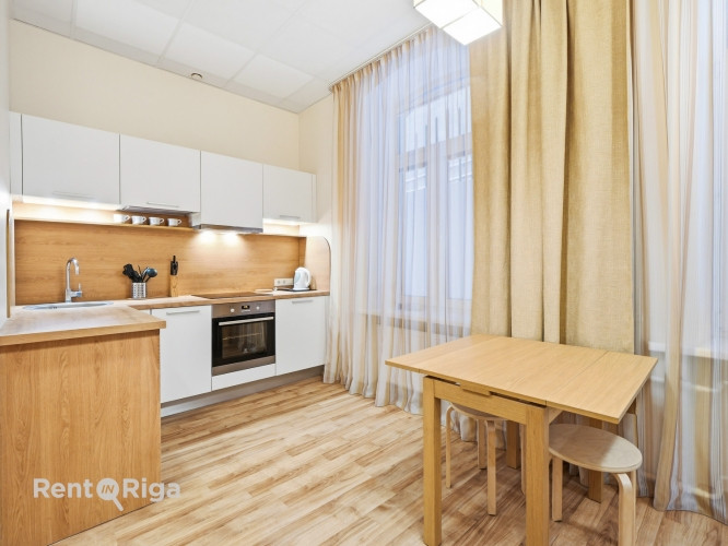Kompakts, kvalitatīvi izremontēts un gaumīgi iekārtots studio dzīvoklis pašā pilsētas Rīga - foto 12