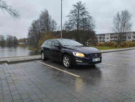 Tiek pārdots ekonomisks Volvo V60 universālis ar 2.0 dīzeļdzinēju (110 kW / 148 ZS) un 6-pakāpju... Mārupe