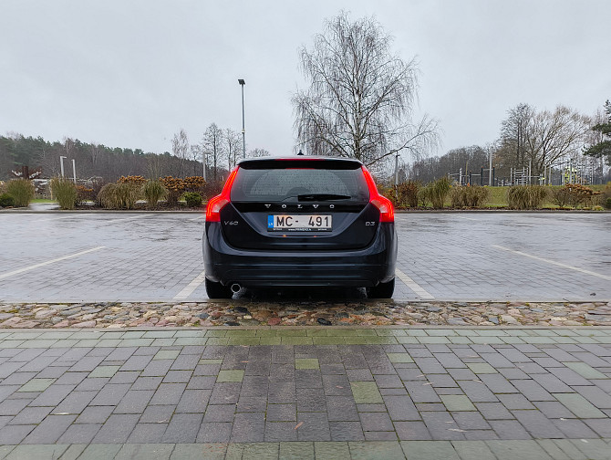 Tiek pārdots ekonomisks Volvo V60 universālis ar 2.0 dīzeļdzinēju (110 kW / 148 ZS) un 6-pakāpju... Марупе - изображение 4