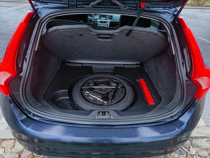 Tiek pārdots ekonomisks Volvo V60 universālis ar 2.0 dīzeļdzinēju (110 kW / 148 ZS) un 6-pakāpju... Марупе - изображение 8