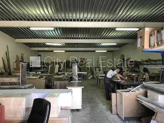 Реновированный дом, места для нескольких машин, в доме подключено 3 фазовое Рига