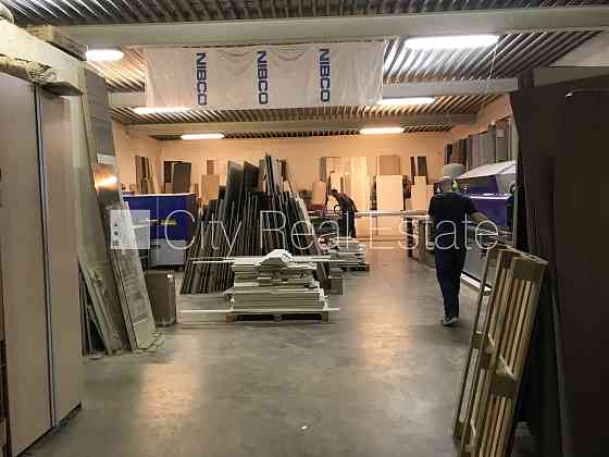 Реновированный дом, места для нескольких машин, в доме подключено 3 фазовое Рига