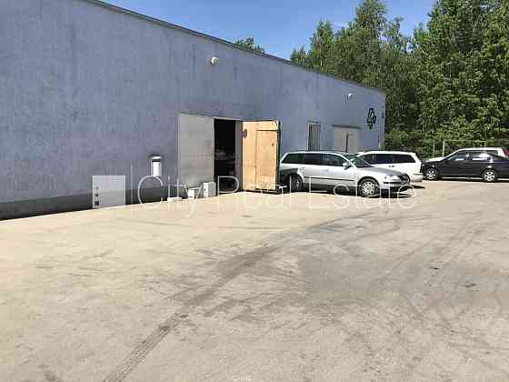 Реновированный дом, места для нескольких машин, в доме подключено 3 фазовое Рига