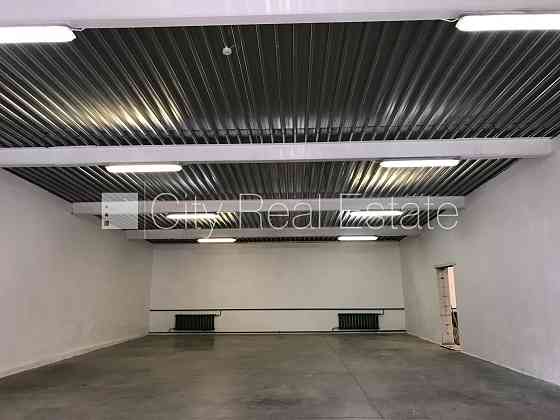 Реновированный дом, места для нескольких машин, в доме подключено 3 фазовое Рига