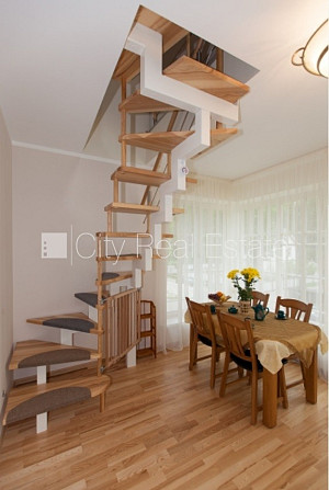 Labiekārtots apzaļumots pagalms, slēgts pagalms, teritorijas iebrauktuves vārti aprīkoti ar Jūrmala - foto 10