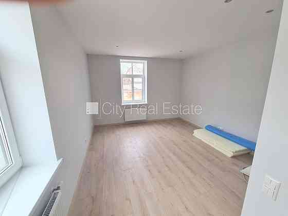 Земля в собственности, фасадный дом, реновированный дом, закрытый двор, вход со Рига