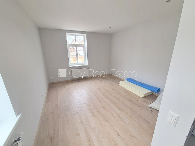 Земля в собственности, фасадный дом, реновированный дом, закрытый двор, вход со Рига - изображение 3