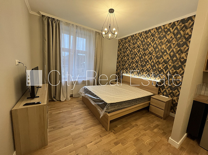 Фасадный дом, реновированный дом, подъездная дорога покрыта брущаткoй, Рига - изображение 2