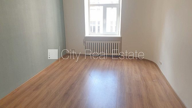 Фасадный дом, реновированный дом, объект охраняет физическая охрана, вход с Рига - изображение 4