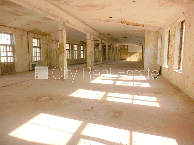 Фасадный дом, закрытый двор, места для нескольких машин, охраняемая территория, Рига - изображение 5