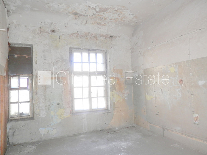 Фасадный дом, закрытый двор, места для нескольких машин, охраняемая территория, Рига - изображение 11