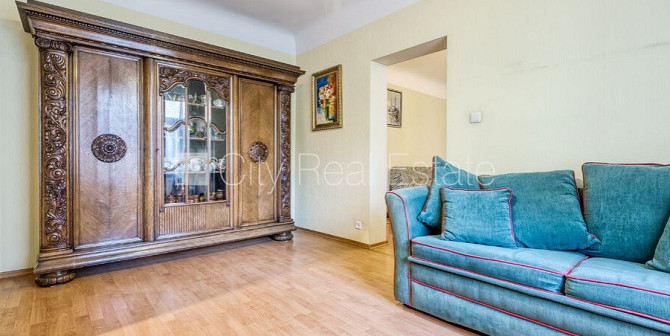 Фасадный дом, закрытый двор, место для машины, вход со двора, лестничная клетка Рига - изображение 6