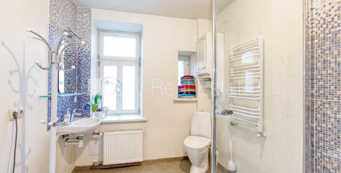 Фасадный дом, закрытый двор, место для машины, вход со двора, лестничная клетка Рига - изображение 16