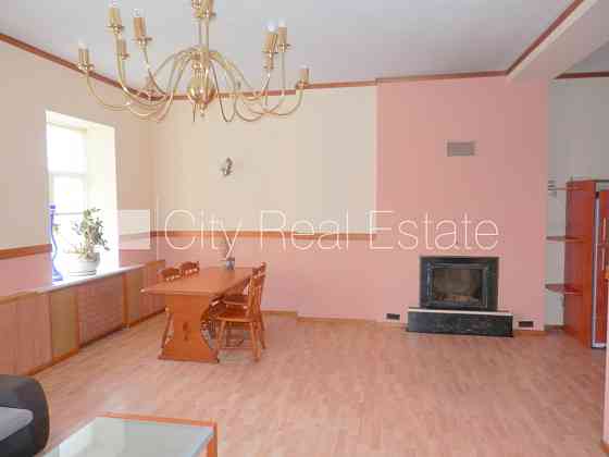 Фасадный дом, закрытый двор, бесплатная стоянка во дворе, вход со двора, Рижский район