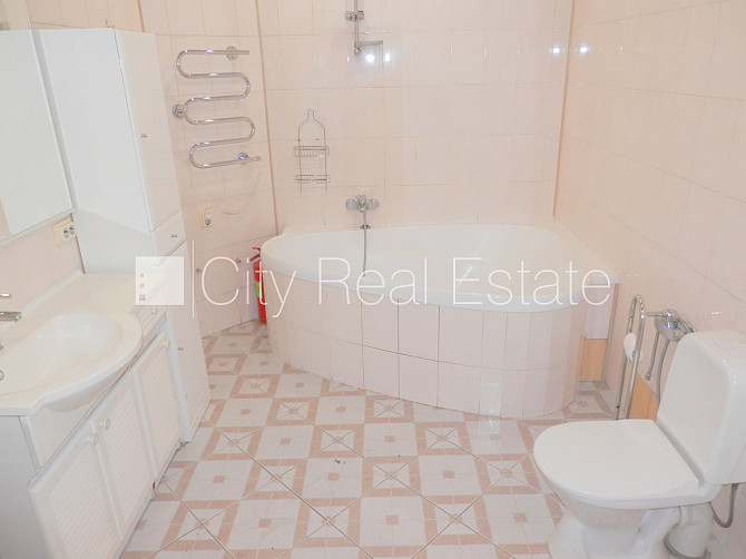 Фасадный дом, закрытый двор, бесплатная стоянка во дворе, вход со двора, Рижский район - изображение 20