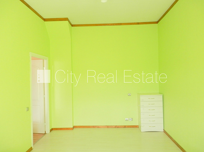 Фасадный дом, закрытый двор, бесплатная стоянка во дворе, вход со двора, Рижский район - изображение 11